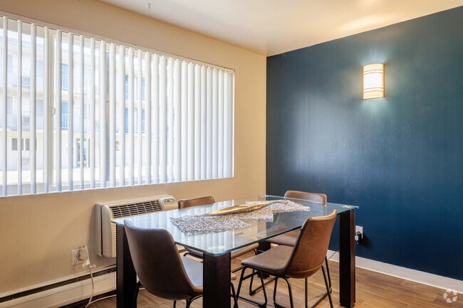 1BR, 1BA - 480SF - Dining Room