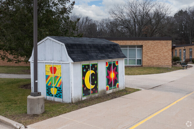 Thornapple Elementary School, Barn.