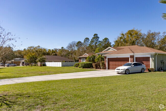 Thononosassa has many ranch style homes.