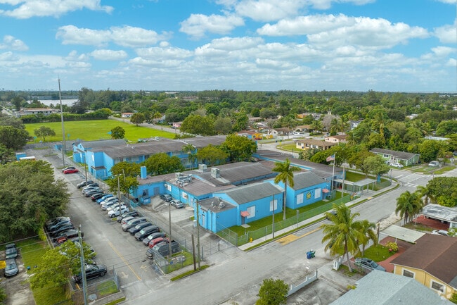 Lakeview Elementary School Has dedicated student drop off zone.