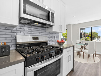6611 Woodman Ave, Valley Glen, CA 91401