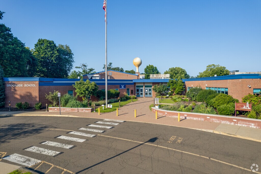 Brookside Elementary School is conveniently located on Highland Avenue in Norwalk.