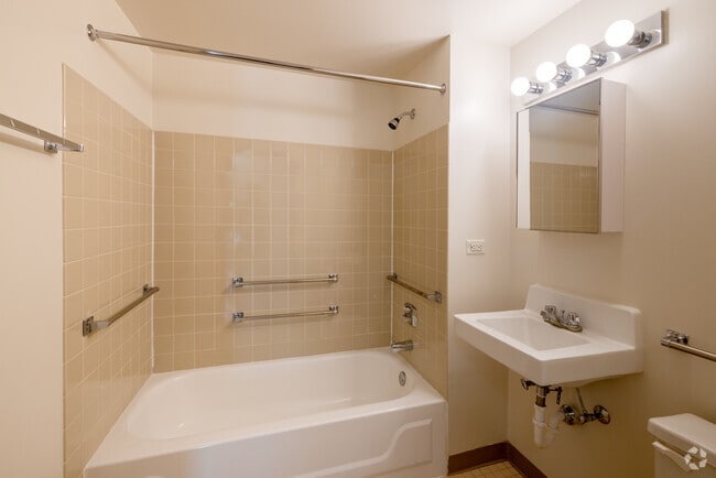 Cedar Villas, Round Lake Beach, IL 60073 - photo 7