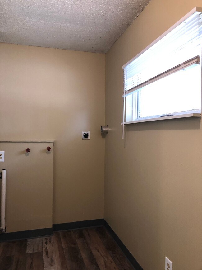 Skyview Apartments, Newton, KS 67114 - photo 7