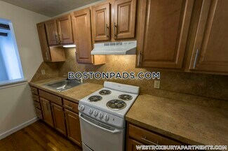 1799 Centre St Unit 17, Boston, MA 02132