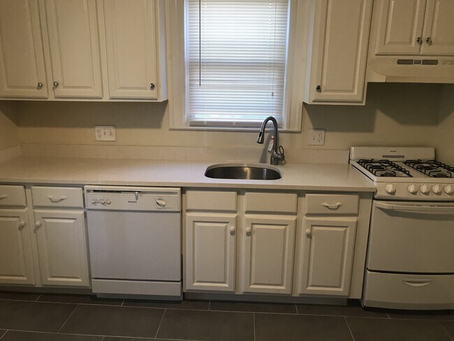 40 Cedar St unit 40-2, Malden, MA 02148 - photo 4