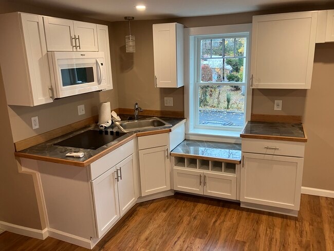 51 Mount Vernon St unit B, Melrose, MA 02176 - photo 3