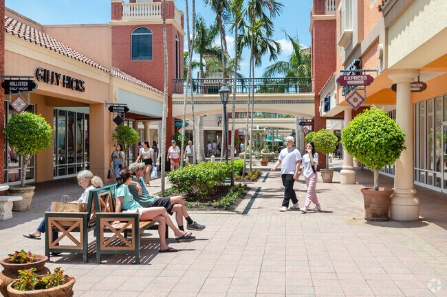 There are several large outdoor shopping venues located within 10 minutes of The Preserve At Corkscrew.