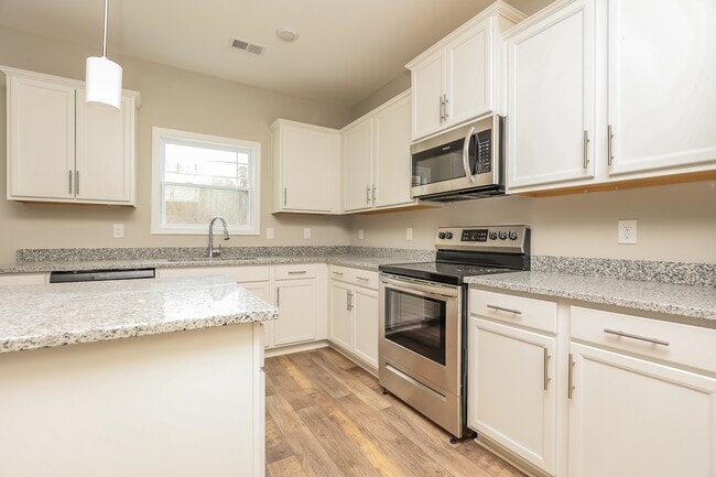 1156 Black Oak Cir, Clarksville, TN 37042 - photo 4