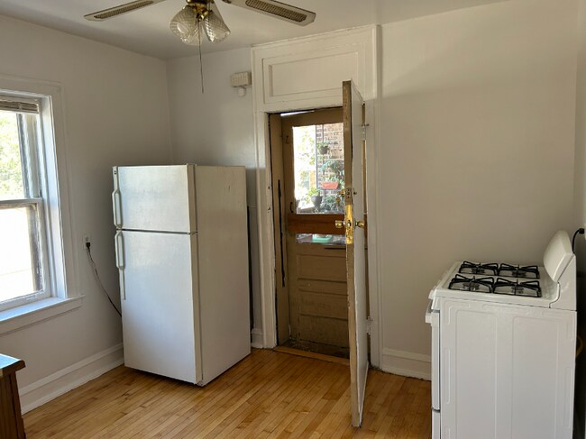 1942 N Whipple St unit 3R, Chicago, IL 60647 - photo 4