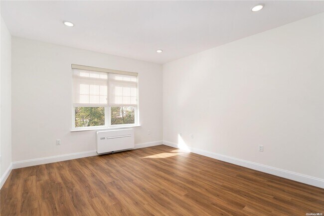 One North, Port Jefferson, NY 11777 - photo 6