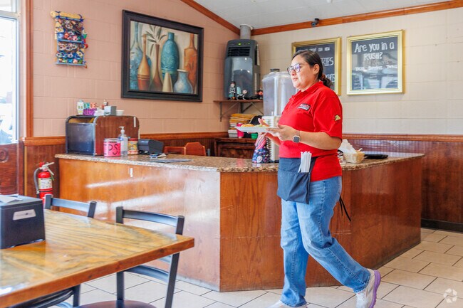 Oak Park is very close to many of the cities top restaurants.