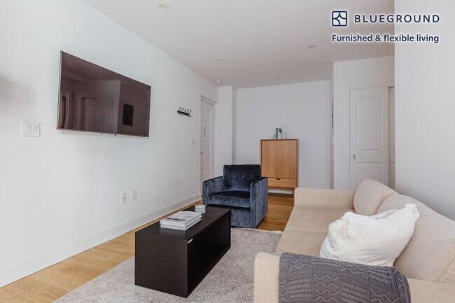 160 E 48th St unit FL10-ID1573, New York, NY 10017 - photo 3