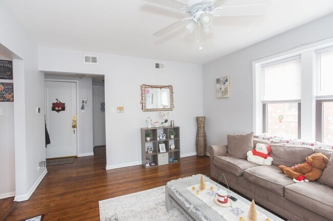 3712 N Sheffield Ave unit 407, Chicago, IL 60613 - photo 5