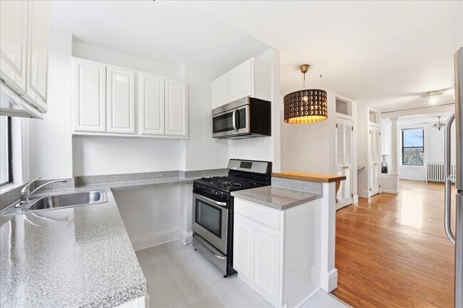 262 Barrow St, Jersey City, NJ 07302 - photo 2