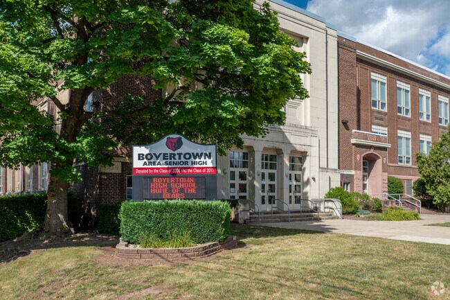 Boyer Area Senior High serves 2,158 students grades 9-12.