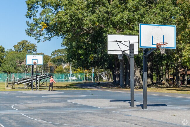 Hoopsters of Hunter's Square can head to Lafayette Park to get their game on.