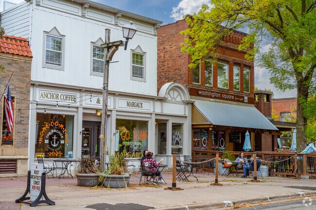 Kohlman Lake residents shop and dine in nearby White Bear Lake.