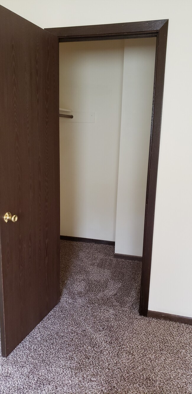 Windsor Crest Apartments, Davenport, IA 52807 - photo 7