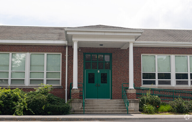 The Joshua Eaton Elementary School serves grades K-5 to students in the Reading, MA region.