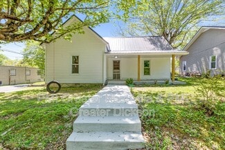 300 W Railroad St, Dickson, TN 37055