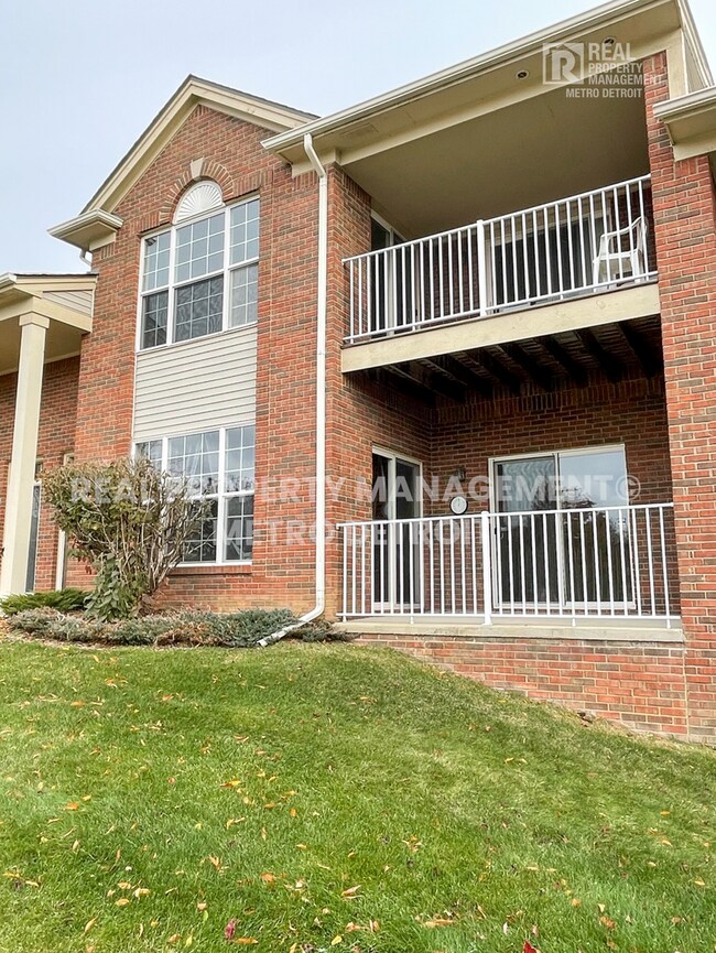 1852 Flagstone Cir unit 52, Rochester, MI 48307 - photo 3
