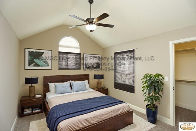 502 N Foxridge Dr, Raymore, MO 64083 - photo 5