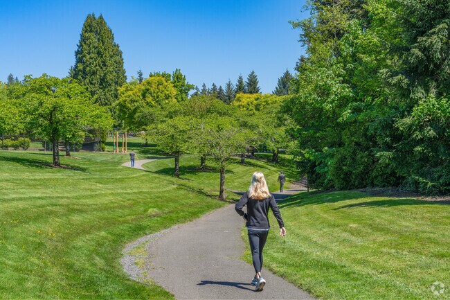 Tanabourne residents can walk for miles on the Rock Creek Trail.