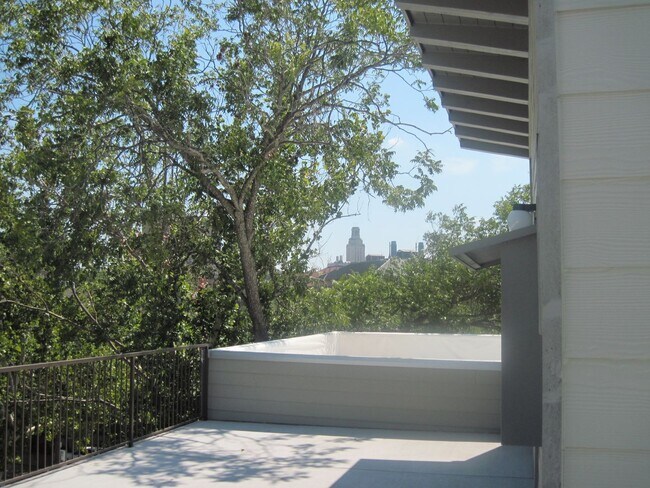 302 E 30th St unit 4, Austin, TX 78705 - photo 3