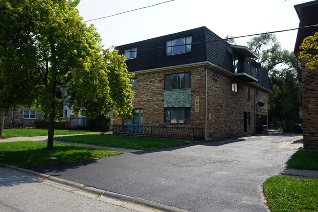 7021 100th St unit 3S, Chicago Ridge, IL 60415 - photo 2
