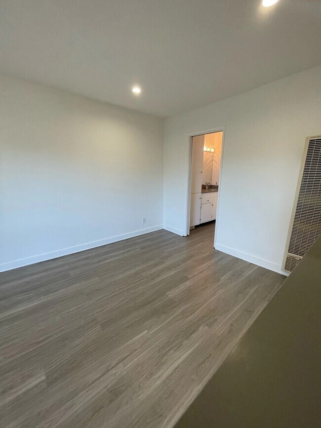 5307 Sepulveda Blvd unit 101, Sherman Oaks, CA 91411 - photo 5