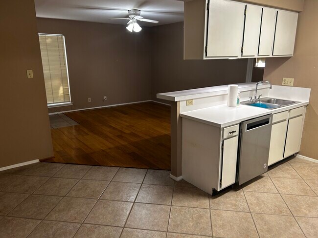 202 E 45th St unit 307, Austin, TX 78751 - photo 4