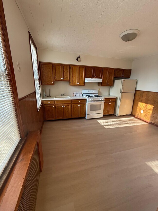 111 19th St unit 2nd floor, Union City, NJ 07087 - photo 3