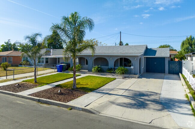 1950's ranch homes are common in Alessandro.