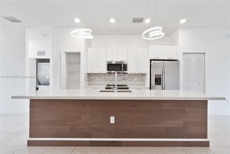 8045 NW 104th Ave, Doral, FL 33178