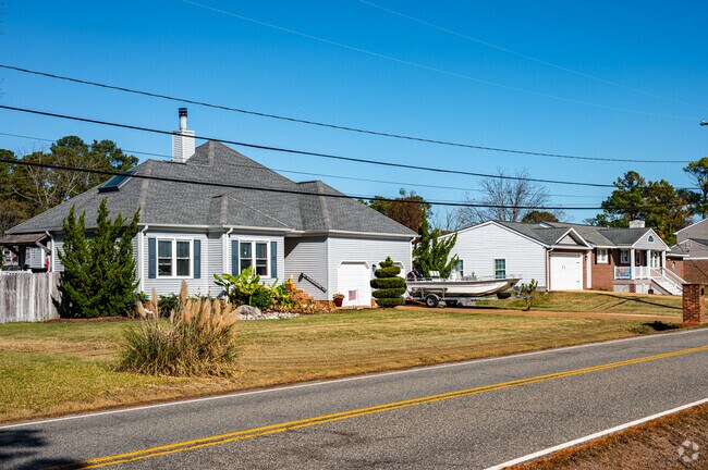 Homes neatly line the streets of Poquoson Shores.