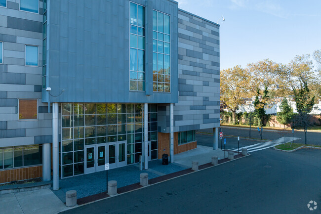The entrance to Metropolitan Business High School.