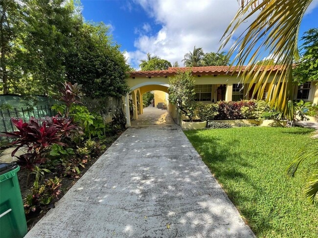 1018 W 47th St, Miami Beach, FL 33140 - photo 2