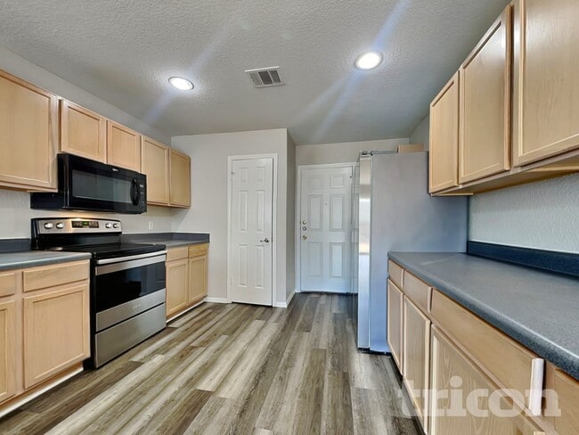 5617 Victory Gallop Dr, Del Valle, TX 78617 - photo 5