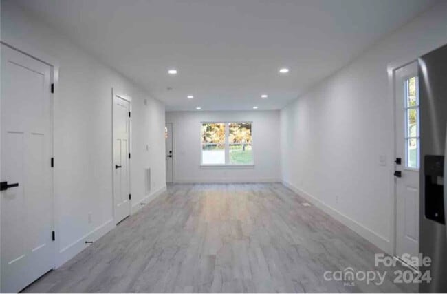 30 24th St NW, Hickory, NC 28601 - photo 3