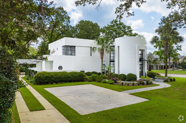 Heathwood has modern new homes in Columbia.
