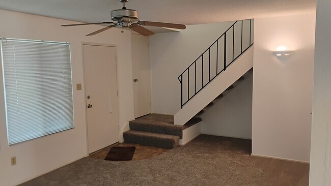 8732 Woodman Way unit C, Sacramento, CA 95826 - photo 4