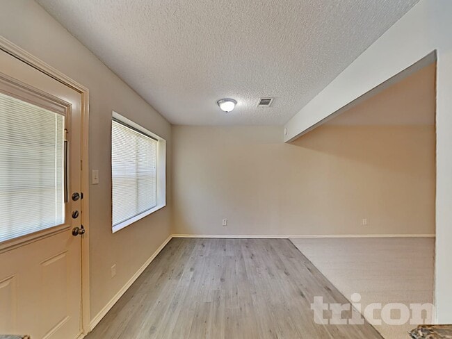 537 Greenway Dr, Saginaw, TX 76179 - photo 4