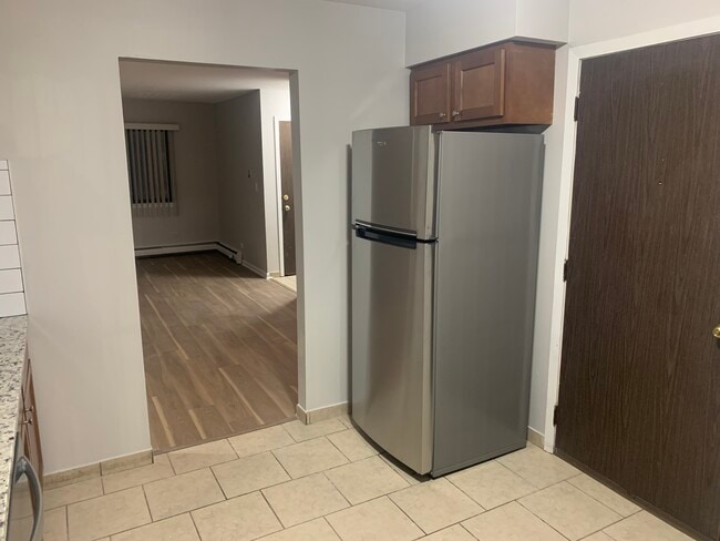 1703 W Victoria Dr unit 302, Mount Prospect, IL 60056 - photo 2