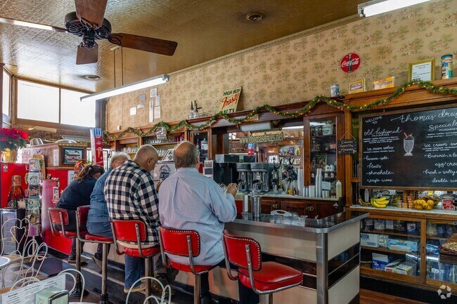Thomas Drugs still has a old-time soda fountain that locals love to have milkshakes at.