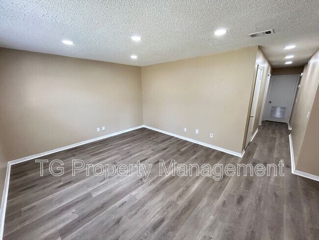 467 Lombard St unit 467 Lombard St 2C, Orange Park, FL 32073 - photo 5