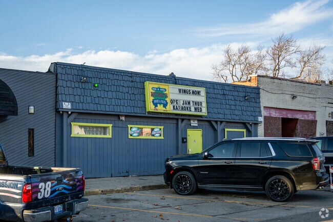 Rube's Bar & Grill is where Ballenger Park locals go for a good time.