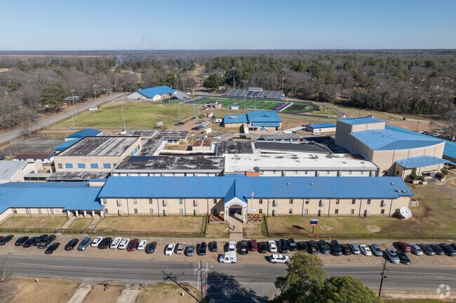 Bastrop High School epitomizes academic excellence in Bastrop.