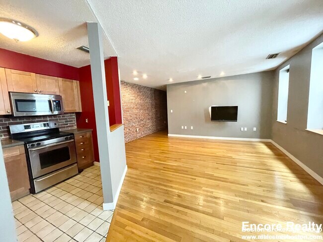 73 Gainsborough St unit 202W, Boston, MA 02115 - photo 2