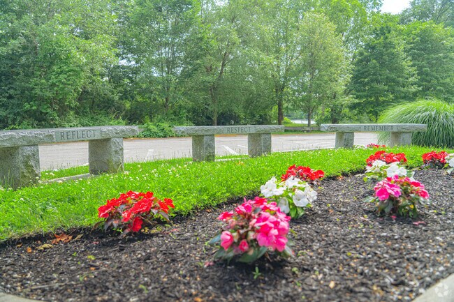 Part of the park and trail surrounding Ell Pond, the Knoll Memorial, pays honor to many veterans.